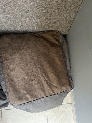 Poufs like new, set of 2 for living room