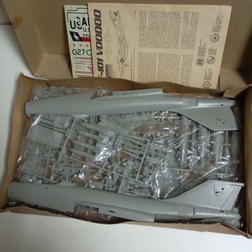 F-101 Voodoo model kit 1:48 by Monogram