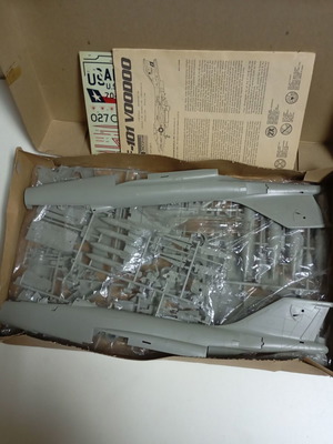 F-101 Voodoo model kit 1:48 by Monogram