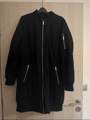 Long bomber jacket XL with synthetic fur like new, black