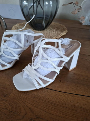White sandals with thick heel new, unworn, size 39