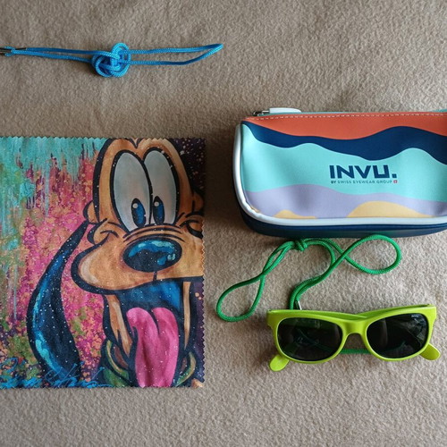 Invu Kids Sunglasses K2302K polarized green like new for 0-3 years