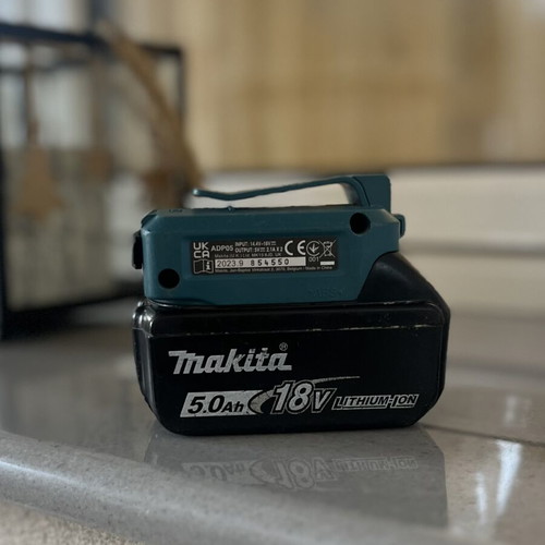 Makita Power Bank set with 18V 5.0Ah battery and USB adapter ADP05