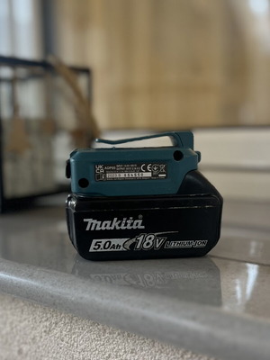 Makita Power Bank set with 18V 5.0Ah battery and USB adapter ADP05