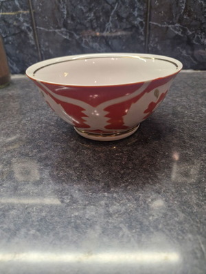 Bowl with red designs like new