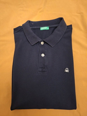 Ανδρικό polo Benetton μεταχειρισμένο, μέγεθος S, μπλε