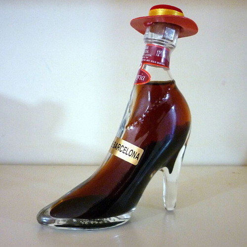 Souvenir miniature shoe with Spanish hat from Barcelona new