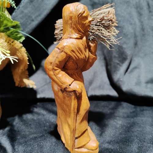 German vintage woodcarving 'Grandmother with sticks' Black Forest art (16 cm)