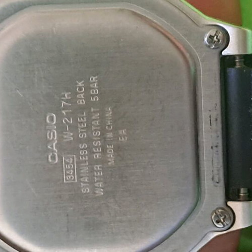 Casio ρολόι μεταχειρισμένο, μαύρο και γκρι, με φθορά στην οθόνη