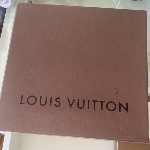 Louis Vouitton box used, size 24x23x6 cm