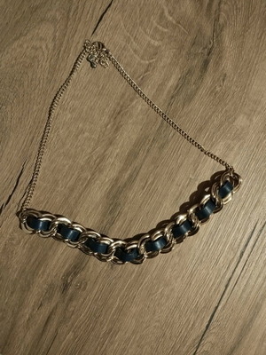Necklace like new, gold-colored