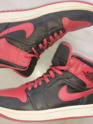 Nike Jordan Air 1 Mid без гънки, размер 43, черно и червено спортни обувки