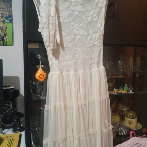 White champagne dress with lace gloves like new, open back