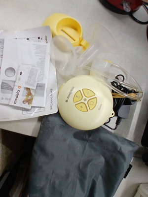 Medela Swing electric breast pump complete set with extra accessories like new