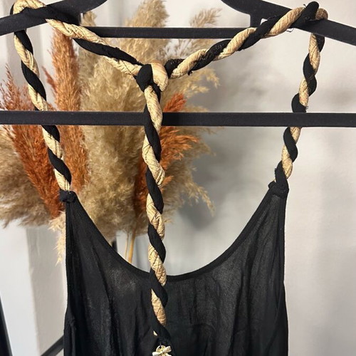 BSB airy top like new, black with gold-black braids