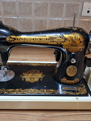 Ραπτομηχανή Singer Model 15 σαν καινούργιο με σχέδιο Σφίγγα