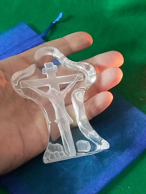 Three-dimensional glass cross like new