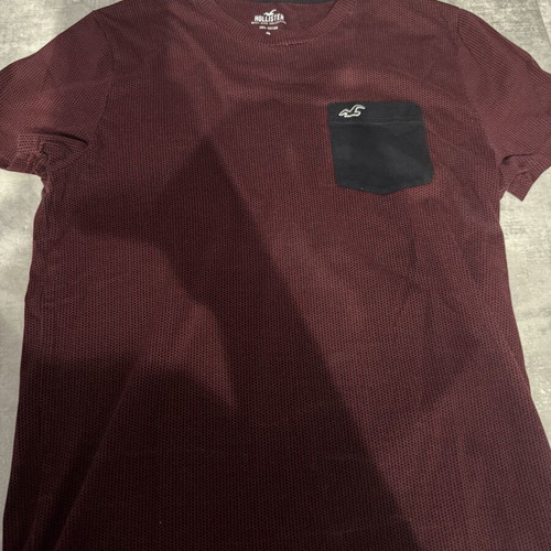 Hollister t-shirt new, size small, black and red