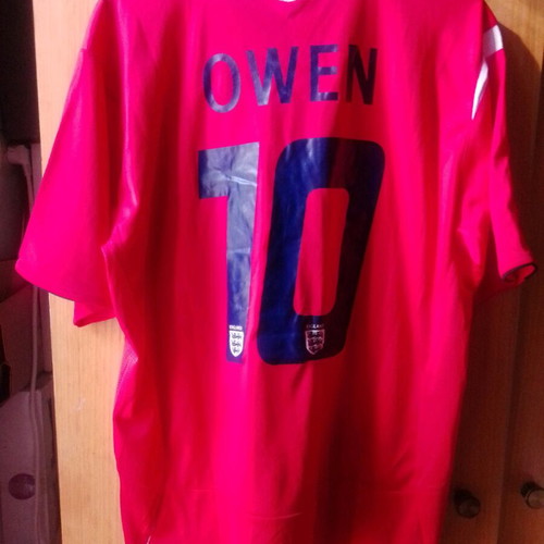 VINTAGE APPEARANCE ENGLAND 2006 No 10 OWEN AWAY RED