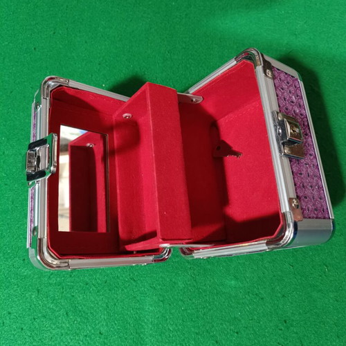 Jewelry box with lock in excellent condition