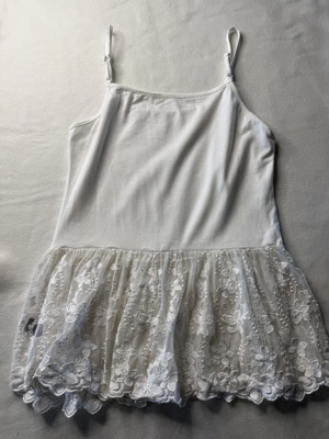 Shein Dazy Lace Top Size M with Adjustable Straps like new, white