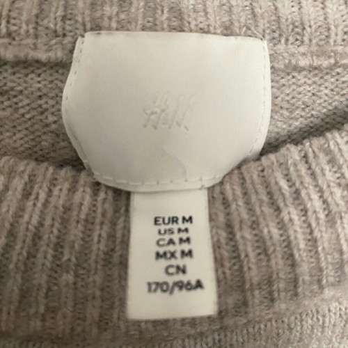 H&M cropped knit sweater size M like new, beige