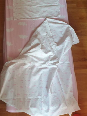 Ikea crib bedding set like new