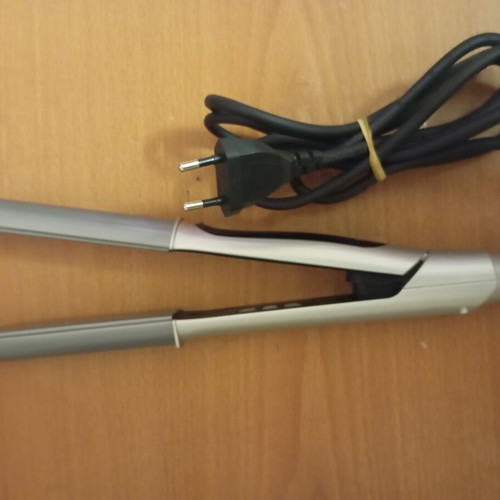 Izzy professional hair straightener