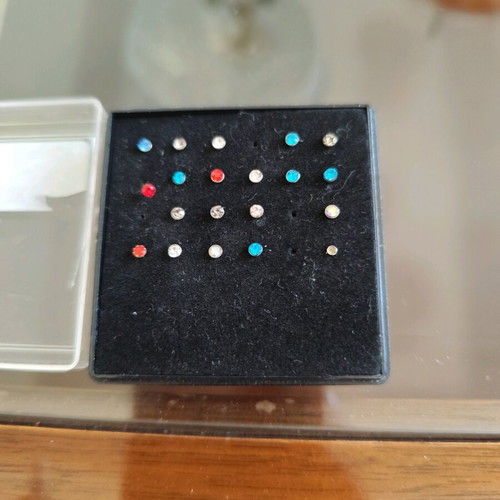 Nose earrings like new, pack with various colors