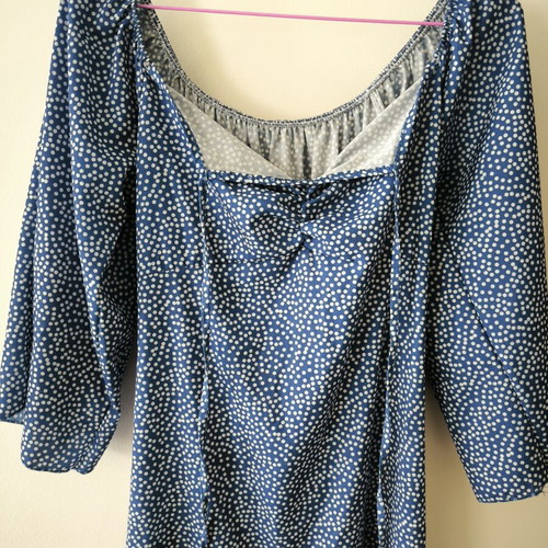 Summer dress blue off-shoulder with tie, one size, like new