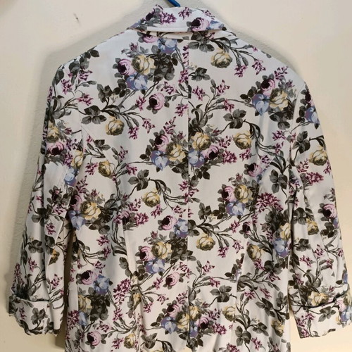 Bershka women's floral blazer white with 3/4 sleeves like new