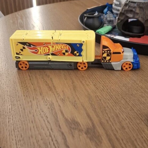 Hot Wheels small truck like new