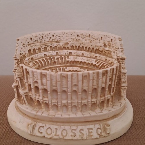 Colosseum Rome miniature like new, decorative item