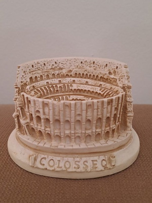 Colosseum Rome miniature like new, decorative item