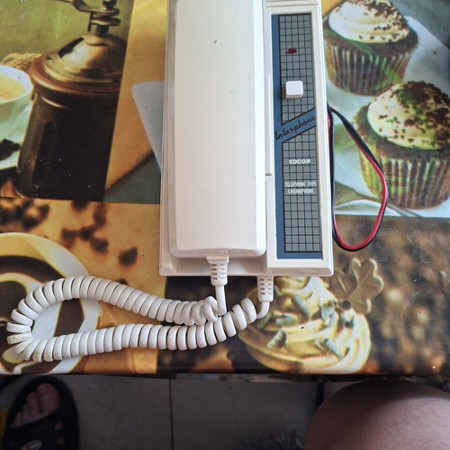 Intercom with battery compartment like new, white, corded