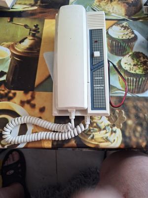 Intercom with battery compartment like new, white, corded