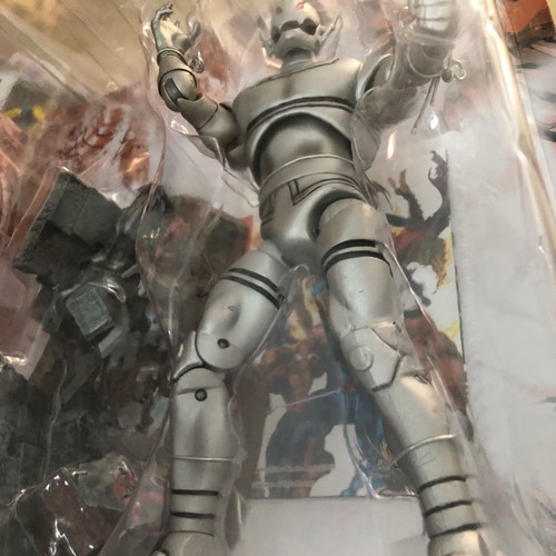 Ultron figure 7 inches Marvel Diamond Select new sealed with base
