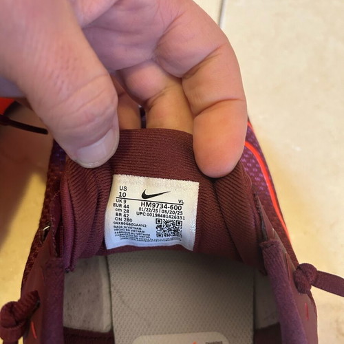Nike athletic shoes new, size 44, red