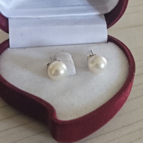 Gold K14 earrings with pearls diameter 8mm, weight 2g, like new