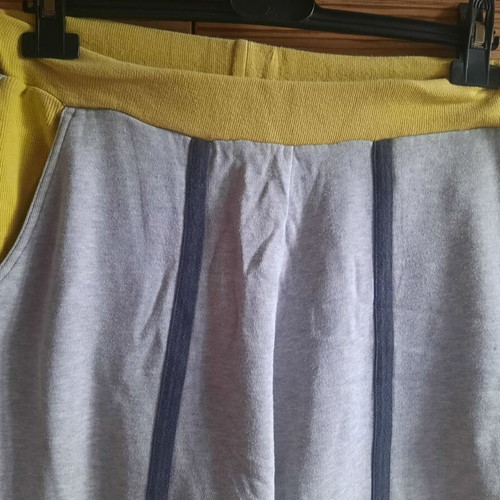 Sweatpants medium used, gray and yellow