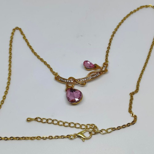 Pendant with pink crystals and gold chain like new
