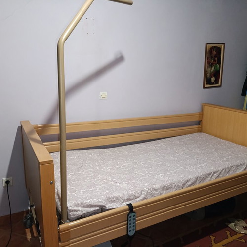 Hospital bed for home care like new, fully functional
