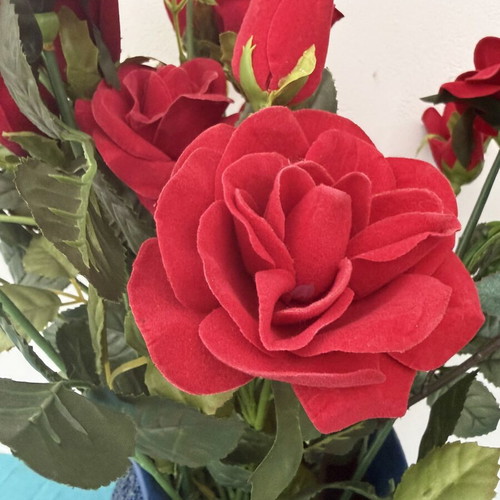 Vase with red roses like new