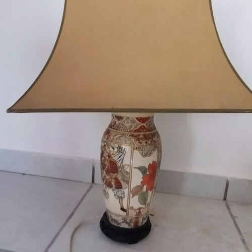 Chinese vase lamp in like new condition, height 40cm