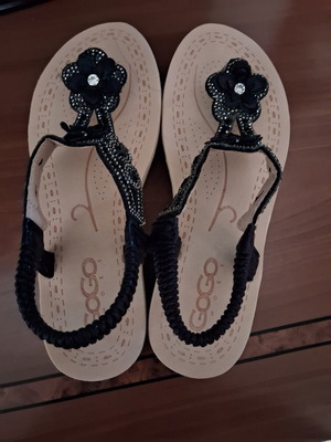 Gogo women's black sandals like new, thong style with strap