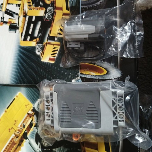 Lego Technic 8264 articulated truck new, complete set from 2009