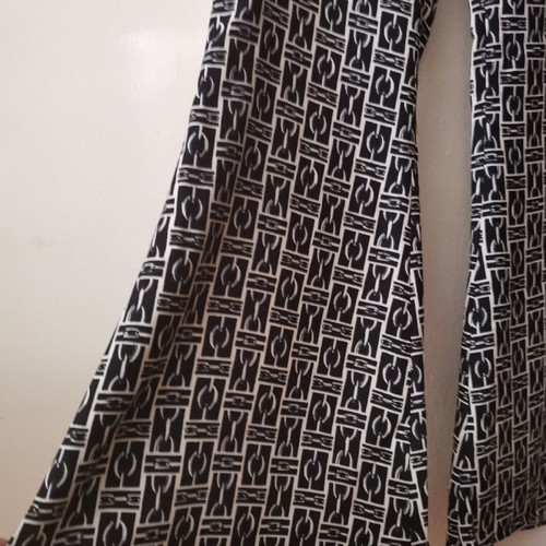 Γυναικείο παντελόνι Zara καινούργιο, μέγεθος XL, μαύρο με σχέδιο