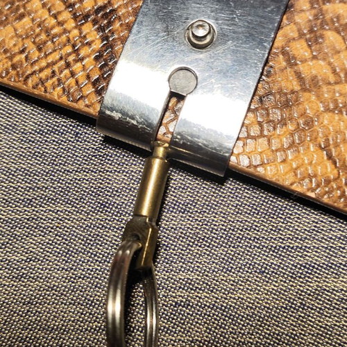 Vintage belt keychain like new, silver with quick release clasp