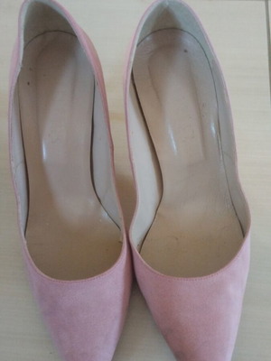 Ellen pink pumps used with some defects, size 40