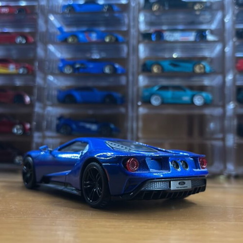 Burago 2017 Ford GT 1/32 scale like new